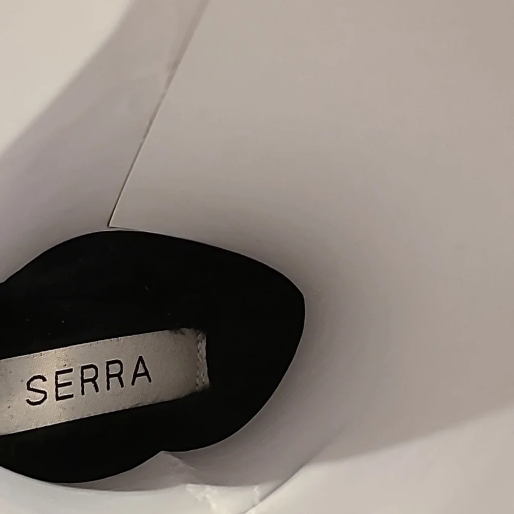 Serra Ladies Suede Boots sz 7. New with tags. (#923) black and gray boot.
